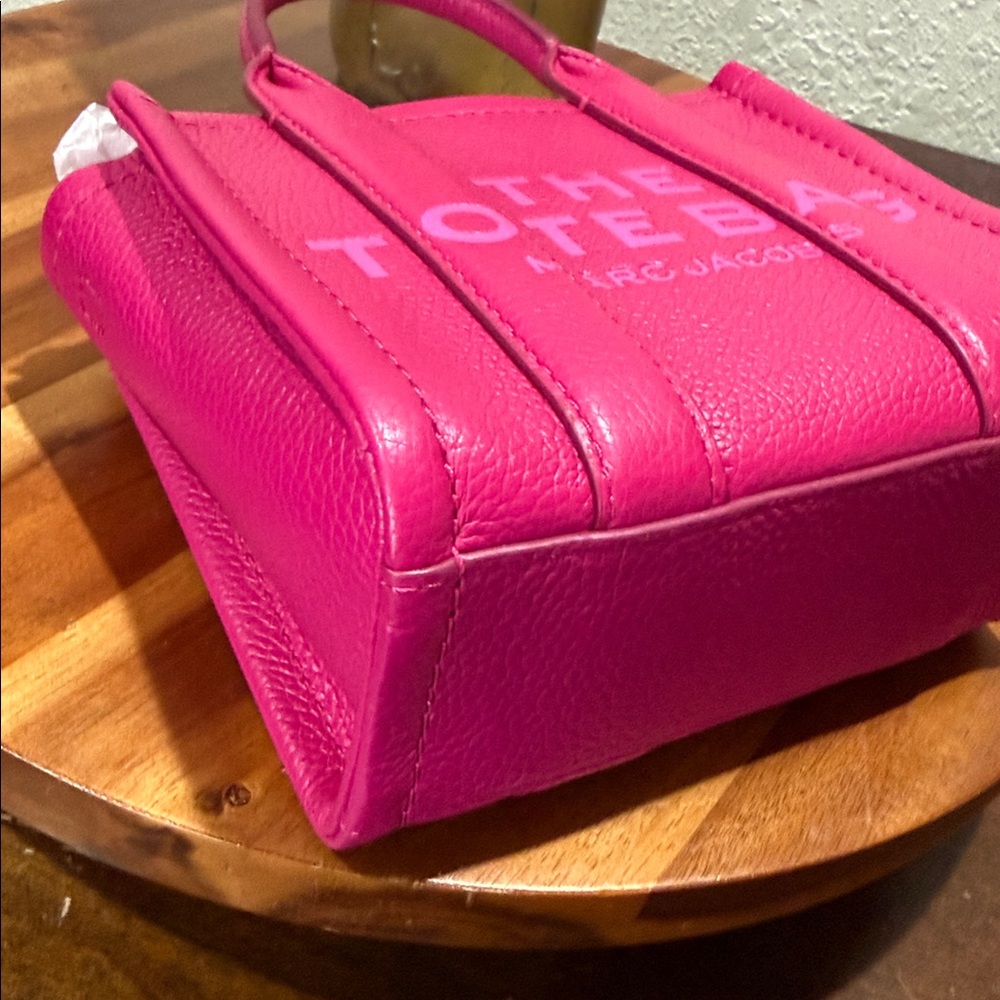 Marc Jacobs The Leather Crossbody Mini Tote Bag In Lipstick Pink BNWT - Picture 8 of 13
